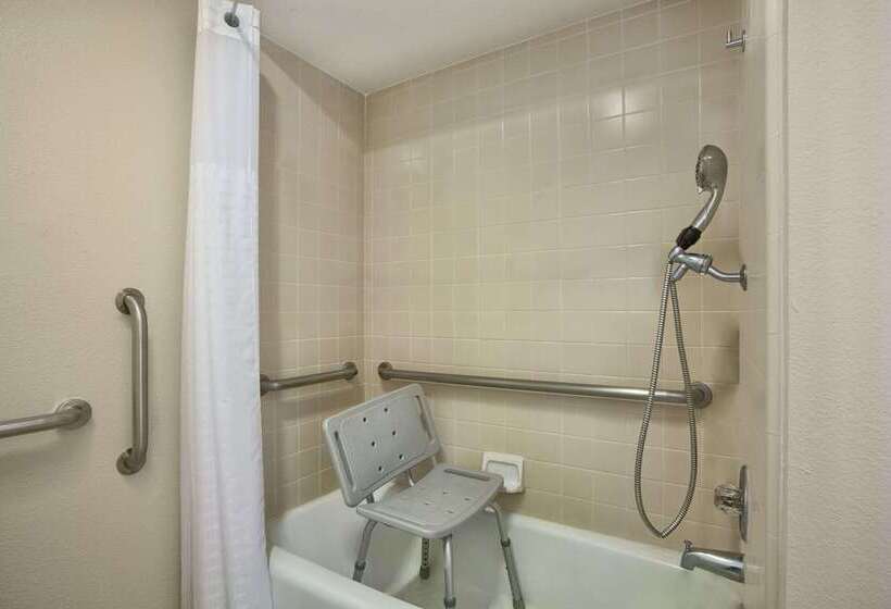 酒店 Travelodge By Wyndham Lemoore Near Naval Air Station