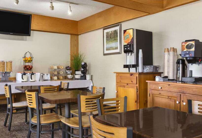 هتل Travelodge By Wyndham Thunder Bay On