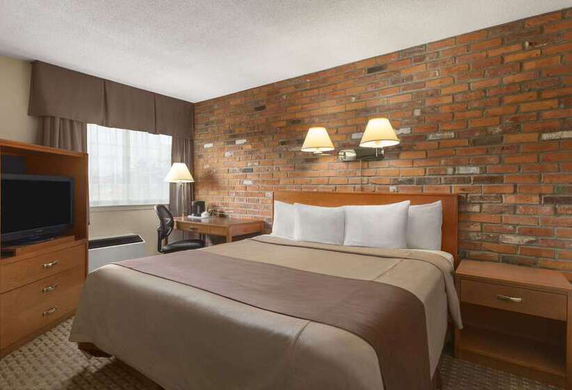 هتل Travelodge By Wyndham Thunder Bay On