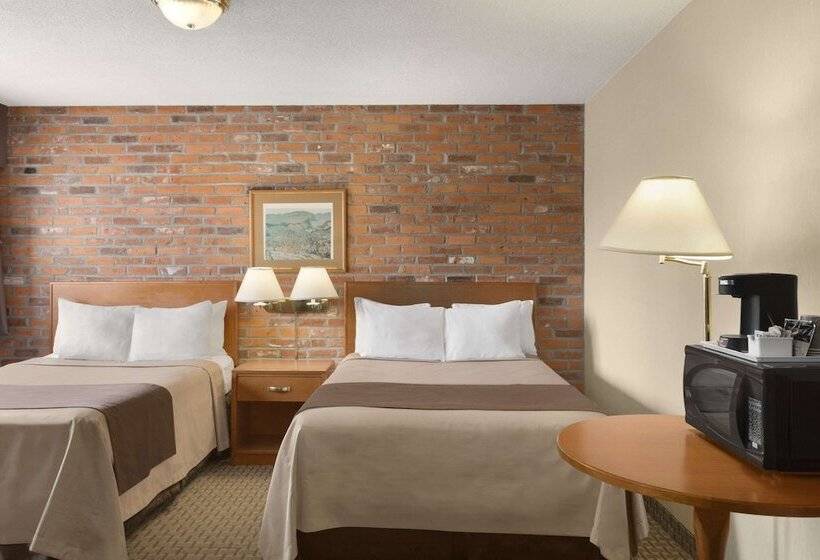هتل Travelodge By Wyndham Thunder Bay On