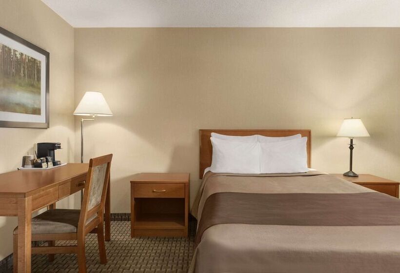 هتل Travelodge By Wyndham Thunder Bay On