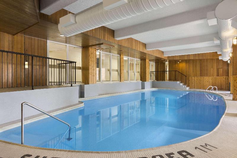 هتل Travelodge By Wyndham Thunder Bay On
