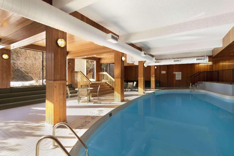 هتل Travelodge By Wyndham Thunder Bay On