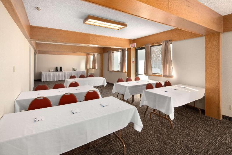 هتل Travelodge By Wyndham Thunder Bay On