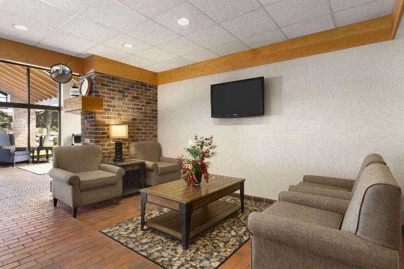 هتل Travelodge By Wyndham Thunder Bay On