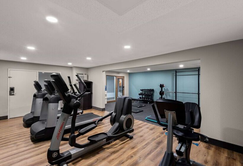 هتل Wyndham Garden Ankeny