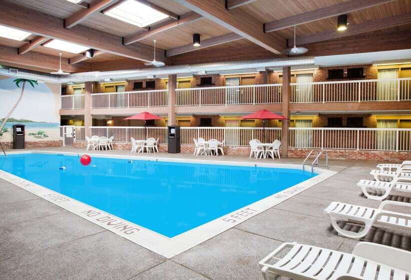 هتل Wyndham Garden Ankeny