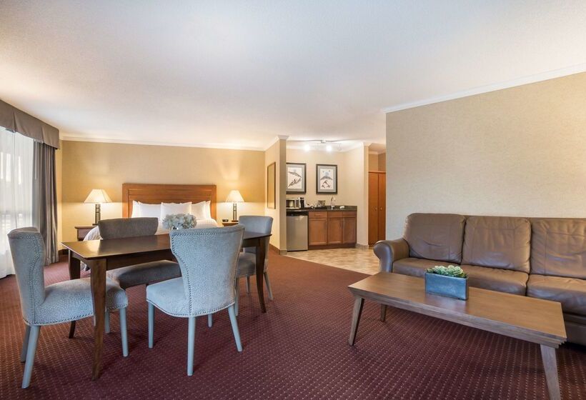 استراحتگاه Best Western Plus Norwester Hotel & Conference Centre