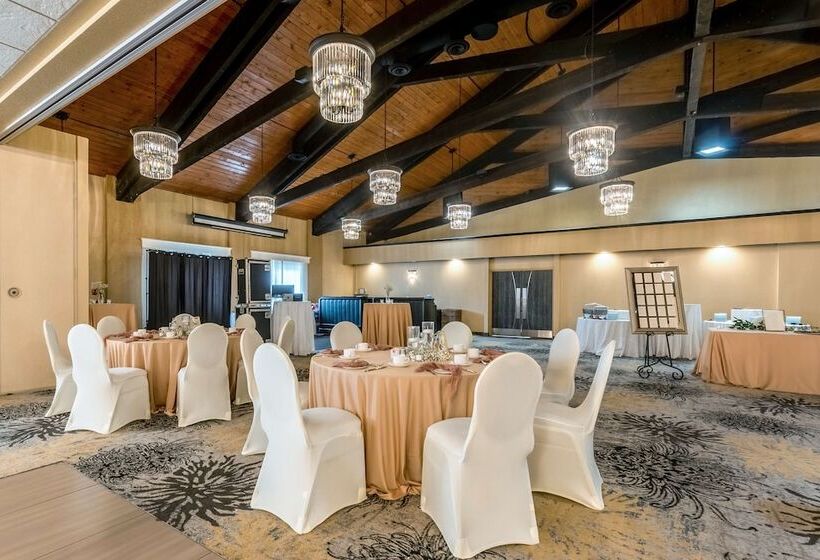 استراحتگاه Best Western Plus Norwester Hotel & Conference Centre
