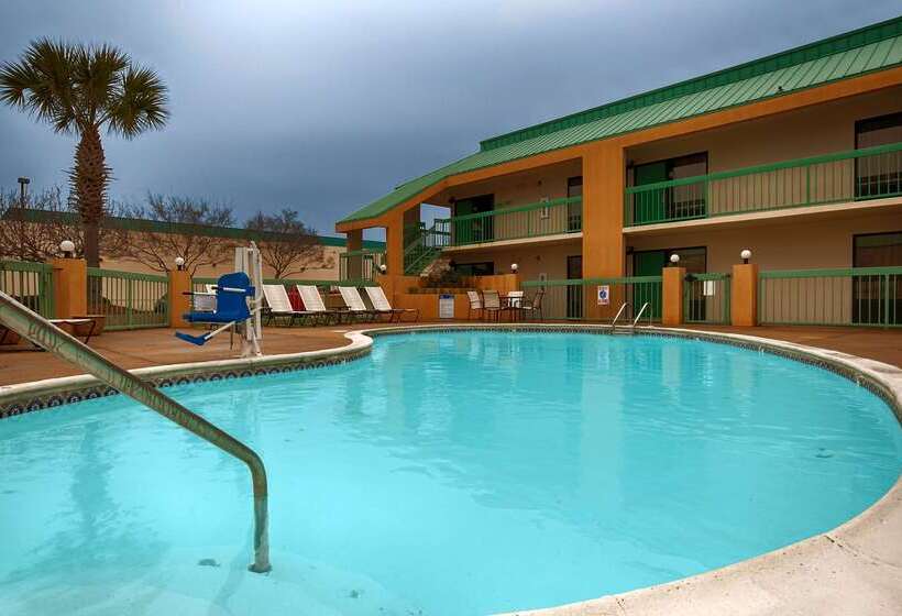 هتل Best Western Flagship Inn