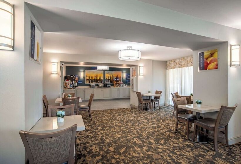 هتل Best Western Flagship Inn