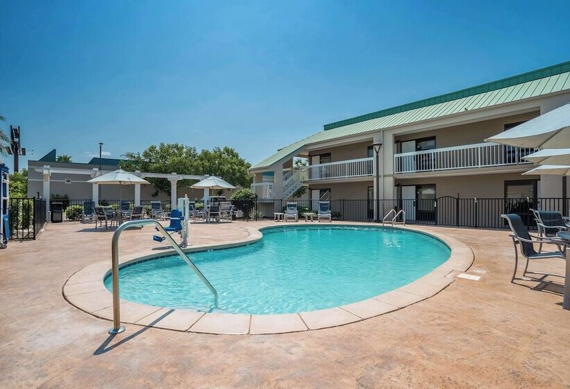 هتل Best Western Flagship Inn