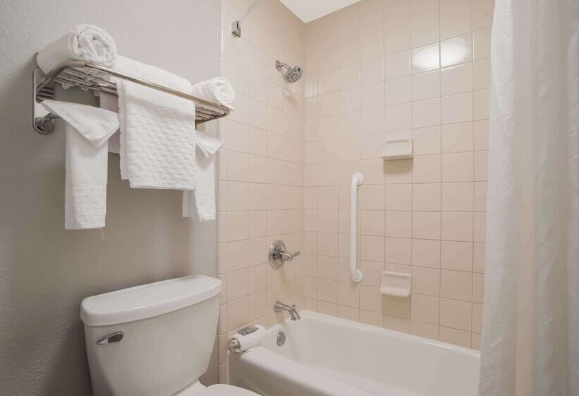 هتل Best Western Flagship Inn