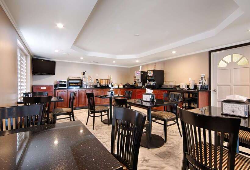 בית מלון כפרי Best Western Pasadena Royale Inn & Suites