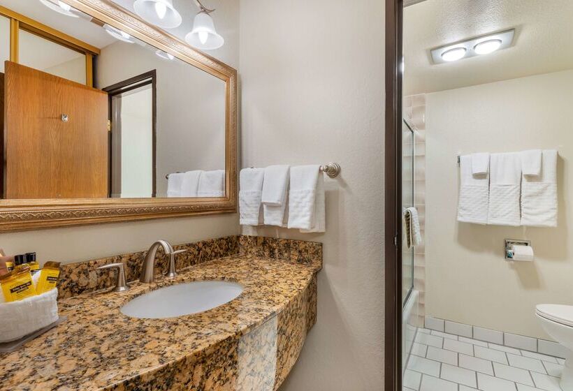 هتل Best Western Plus Monterey Inn