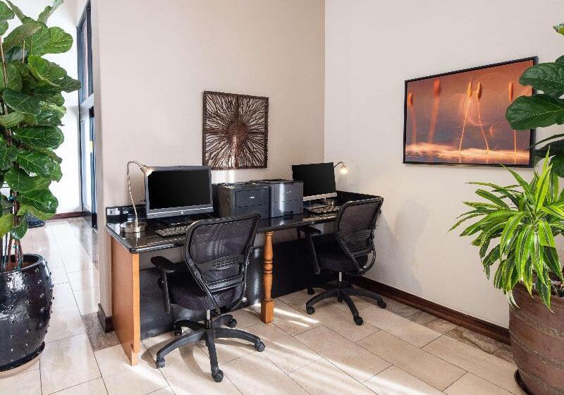 هتل Best Western Plus Redondo Beach Inn