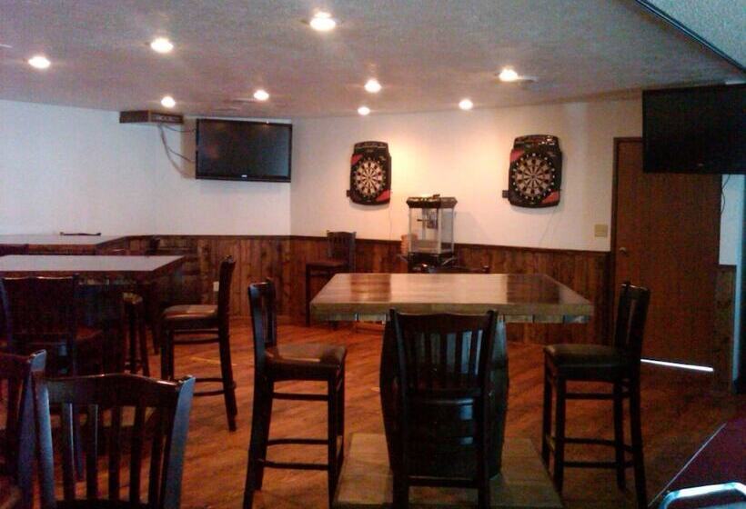 Boarders Inn & Suites By Cobblestone Hotels   Munising