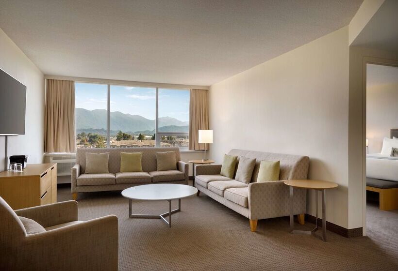 Coast Chilliwack Hotel By Apa