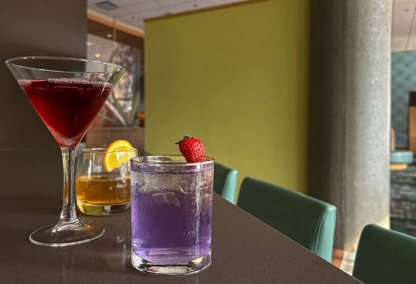 Coast Chilliwack Hotel By Apa