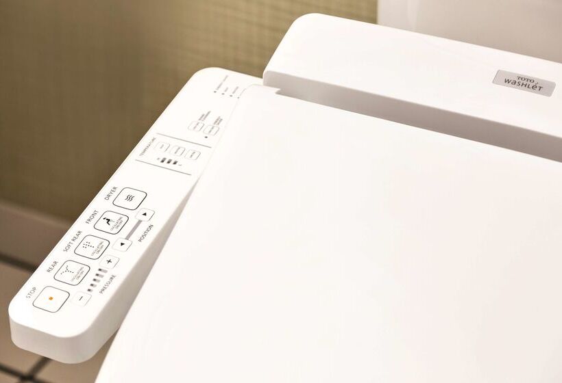 Coast Victoria Hotel & Marina By Apa