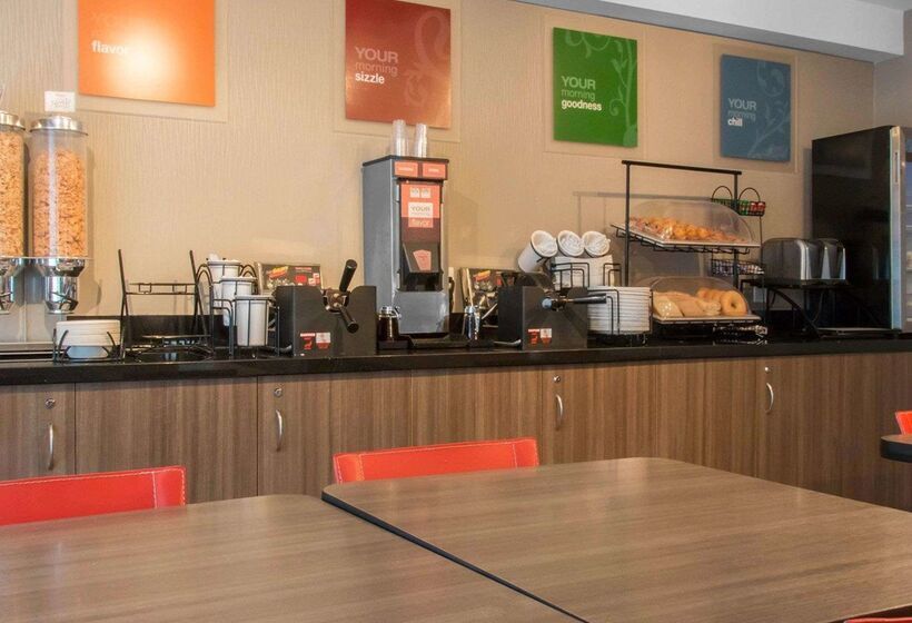 בית מלון כפרי Comfort Inn Airport