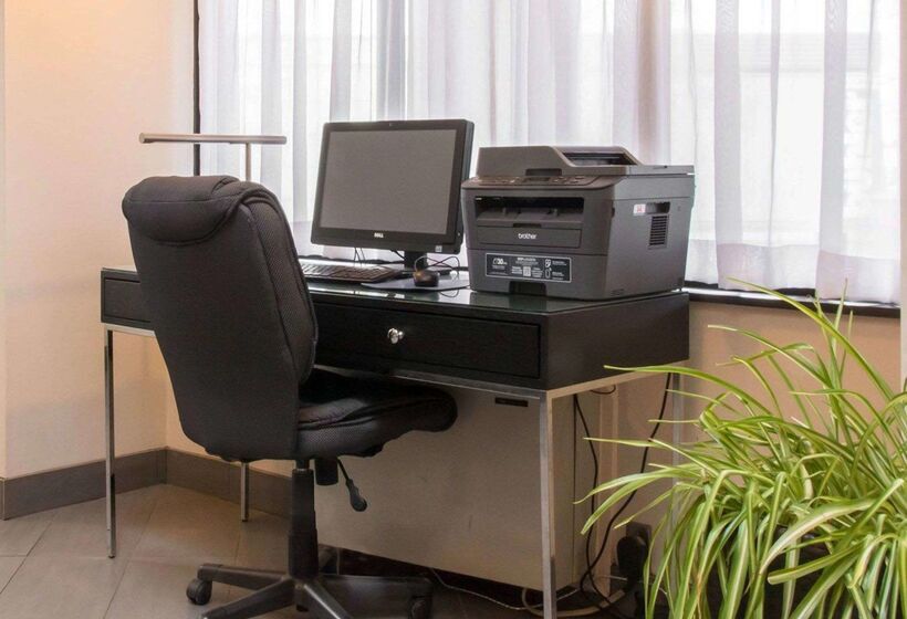 בית מלון כפרי Comfort Inn Airport