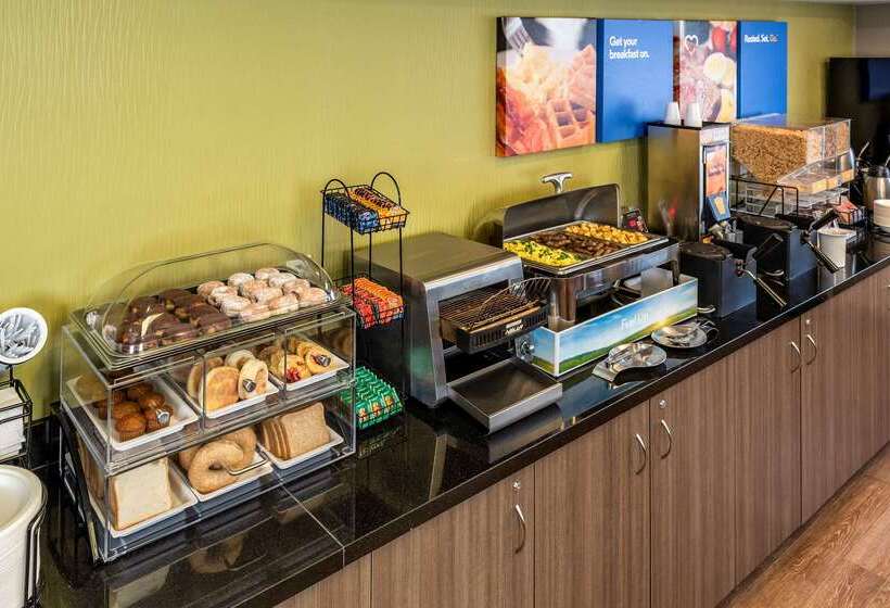 בית מלון כפרי Comfort Inn Airport