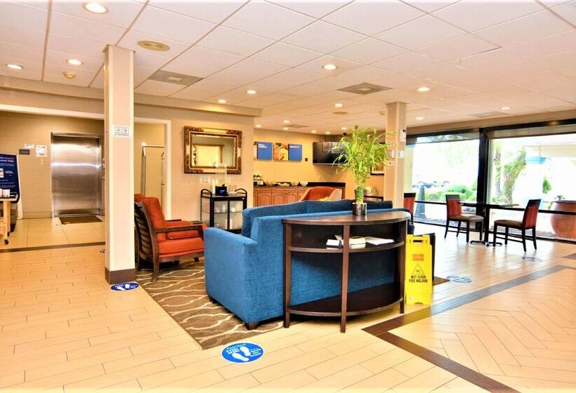 هتل Comfort Inn Reading