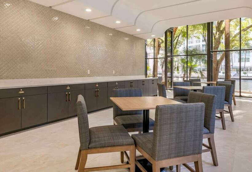 هتل Comfort Inn & Suites Downtown Brickell Port Of Miami