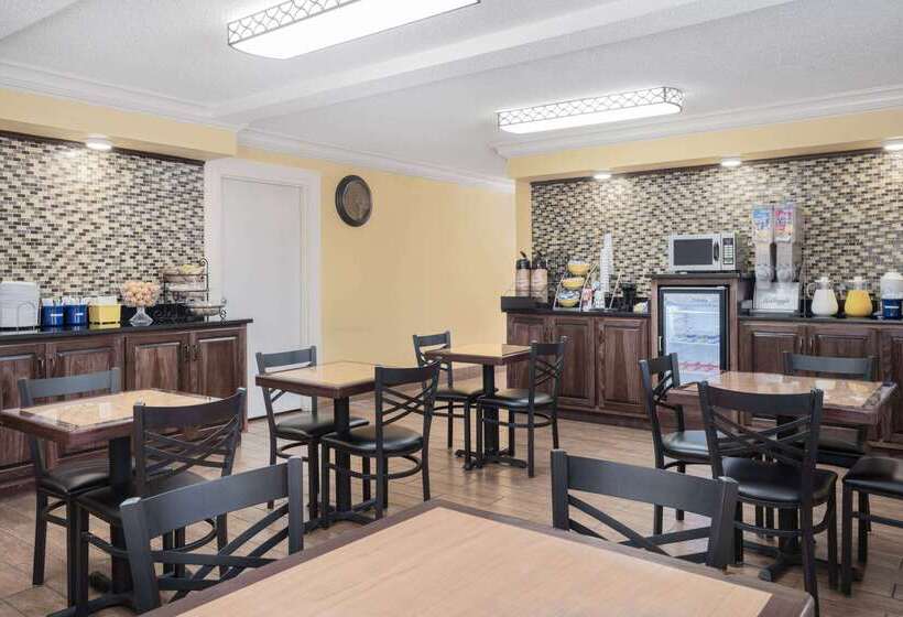 هتل Days Inn By Wyndham Macon I475