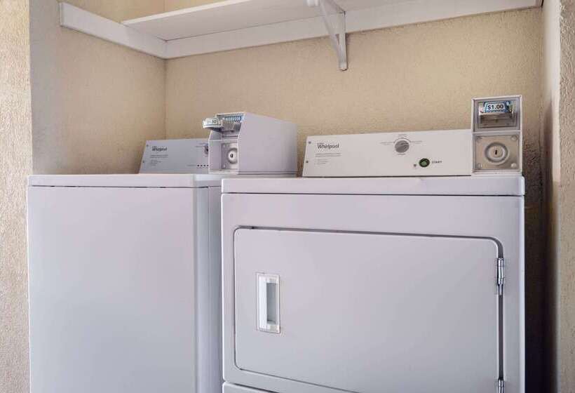 هتل Days Inn By Wyndham Macon I475