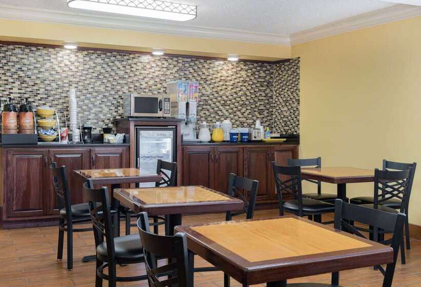 هتل Days Inn By Wyndham Macon I475