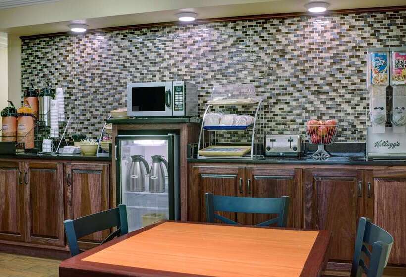 هتل Days Inn By Wyndham Macon I475