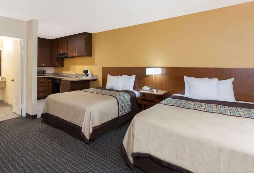 هتل Days Inn By Wyndham Mission Valley Sdsu