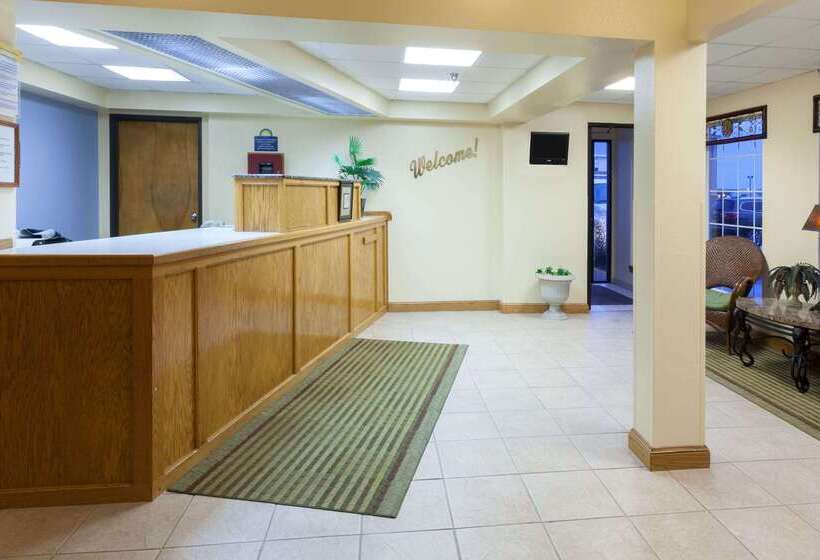 호텔 Days Inn By Wyndham Shawnee