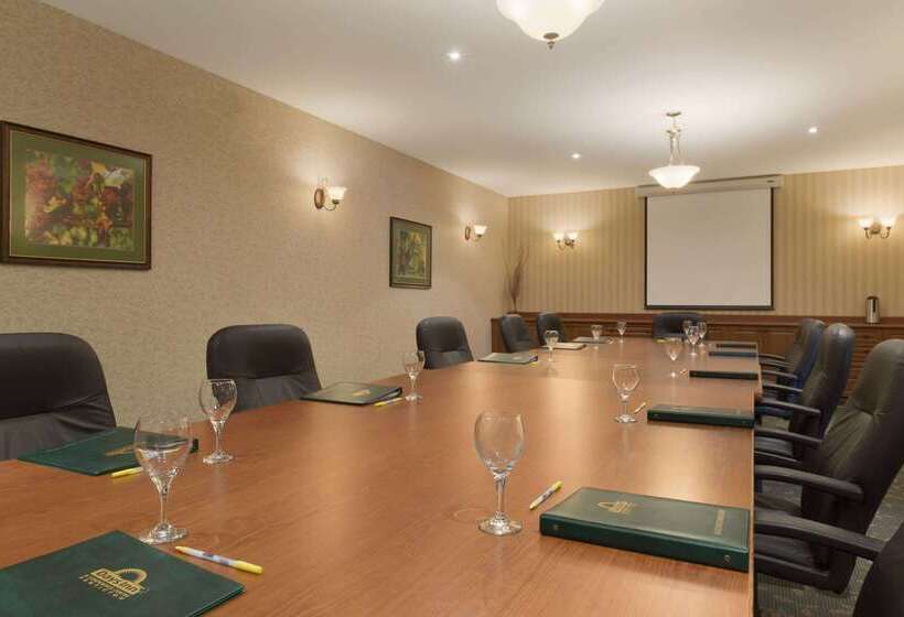 هتل Days Inn By Wyndham Penticton Conference Centre