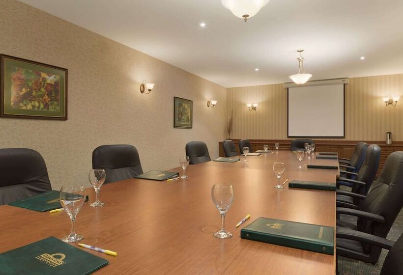 هتل Days Inn By Wyndham Penticton Conference Centre