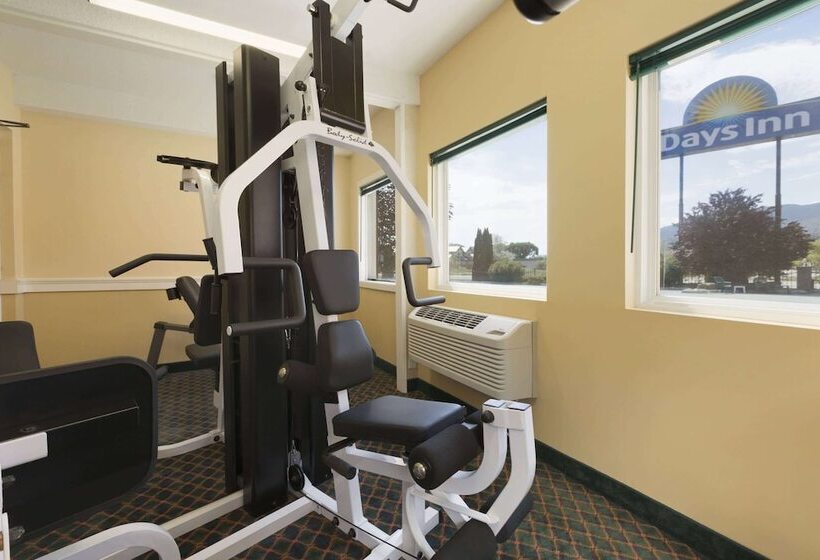 هتل Days Inn By Wyndham Penticton Conference Centre