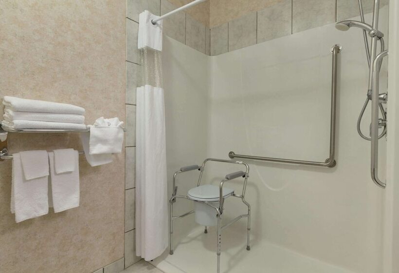 هتل Days Inn By Wyndham Penticton Conference Centre
