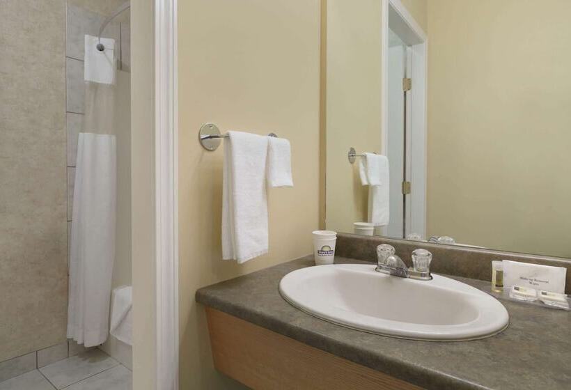هتل Days Inn By Wyndham Penticton Conference Centre