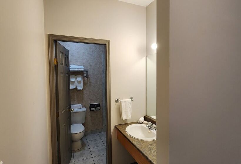 هتل Days Inn By Wyndham Penticton Conference Centre