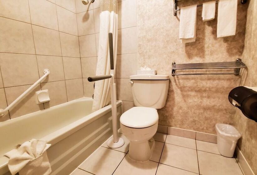 هتل Days Inn By Wyndham Penticton Conference Centre