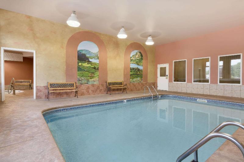 هتل Days Inn By Wyndham Penticton Conference Centre