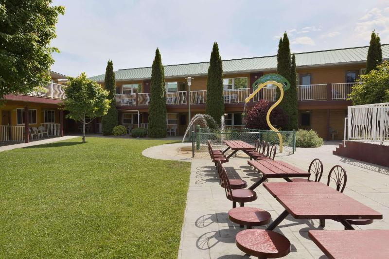 هتل Days Inn By Wyndham Penticton Conference Centre