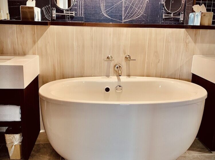 هتل Doubletree By Hilton St. John S Harbourview