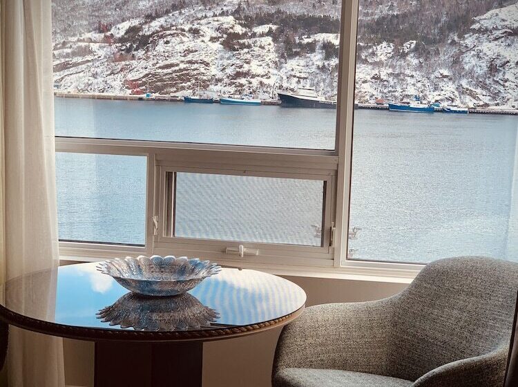هتل Doubletree By Hilton St. John S Harbourview