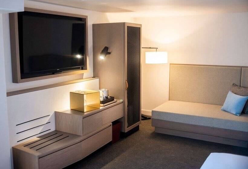هتل Doubletree By Hilton St. John S Harbourview