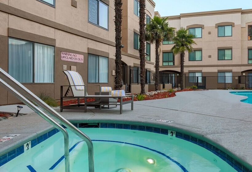 בית מלון כפרי Doubletree Suites By Hilton  Sacramento – Rancho Cordova