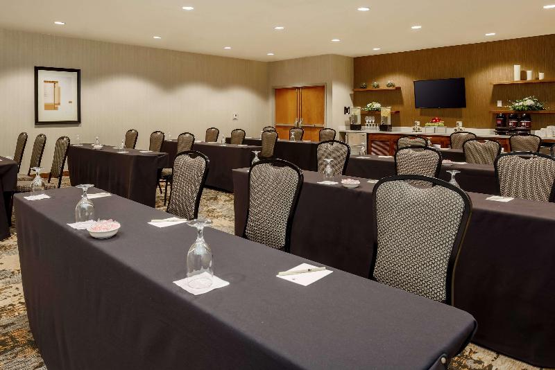 בית מלון כפרי Doubletree Suites By Hilton  Sacramento – Rancho Cordova