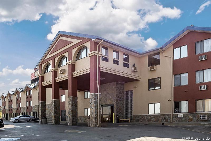 هتل Econo Lodge Black Hills